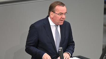 Boris Pistorius (SPD), Bundesverteidigungsminister, bei einer Plenardebatte zum Nationalen Veteranentag im Bundestag. 