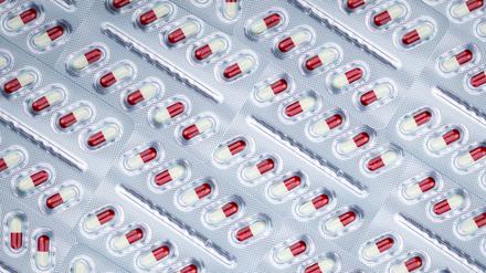 Pregabalin lindert Schmerzen und macht glücklich. Deshalb ist es in der Drogenszene beliebt. Doch die Sucht kommt schnell. 
