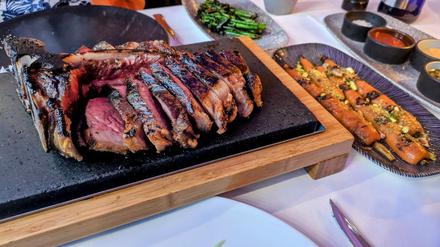 Posterhouse-Steak für zwei mit Beilagen.