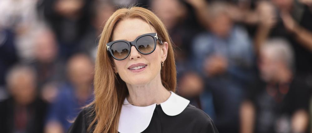 ARCHIV - 21.05.2023, Frankreich, Cannes: Julianne Moore, Schauspielerin aus den USA, steht beim Fototermin für den Film «May December» bei den 76. Internationalen Filmfestspielen in Cannes. (zu dpa: «Dreharbeiten mit Julianne Moore und James McAvoy in Babelsberg») Foto: Vianney Le Caer/Invision/AP/dpa +++ dpa-Bildfunk +++