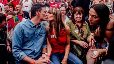 Waren die Attacken auf seine Frau zu viel? Premier Pedro Sánchez erwägt seinen Rücktritt.