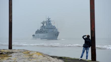 Die Fregatte „Brandenburg“ kehrt im April 2015 nach einem neunzigtägigen Einsatz in der Anti-Piraten-Mission „Atalanta“ am Horn von Afrika in den Marinestützpunkt Wilhelmshaven  zurück. 