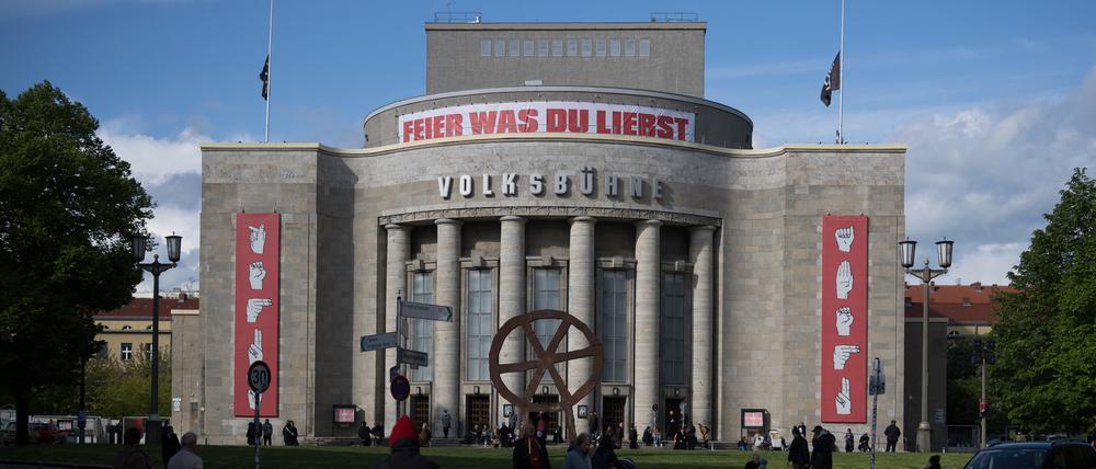 Feier, was du liebst. Die Volksbühne lädt zum letzten Tanz.