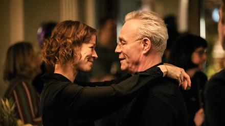 Max Ballauf (Klaus J. Behrendt) in Love mit Nicola Koch (Jenny Schily).