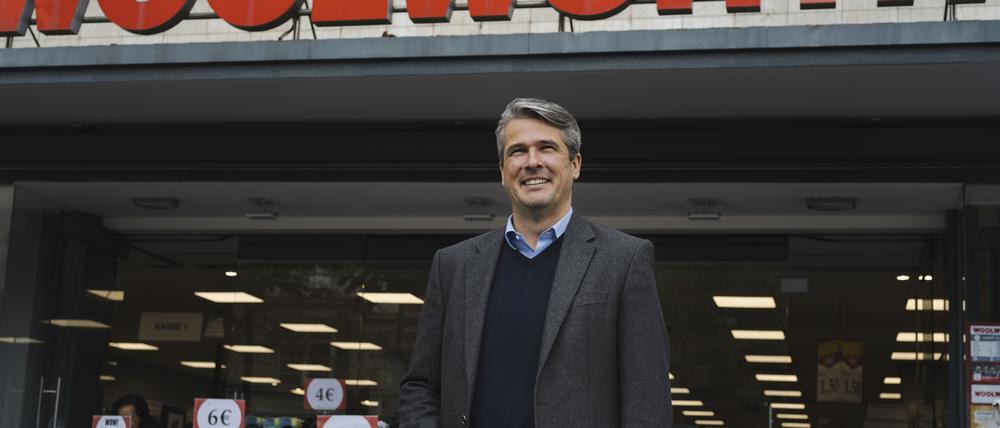 Roman Heini ist seit 2021 Chef von Woolworth Deutschland. Während viele Warenhäuser schließen, eröffnet Woolworth ständig neue Filialen.