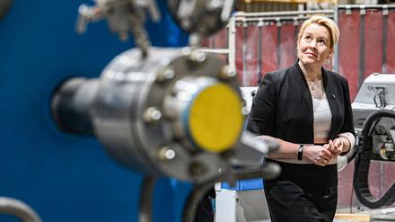 Wirtschaftssenatorin Franziska Giffey, hier bei einem Besuch bei MAN Energy Solutions, im Januar.
