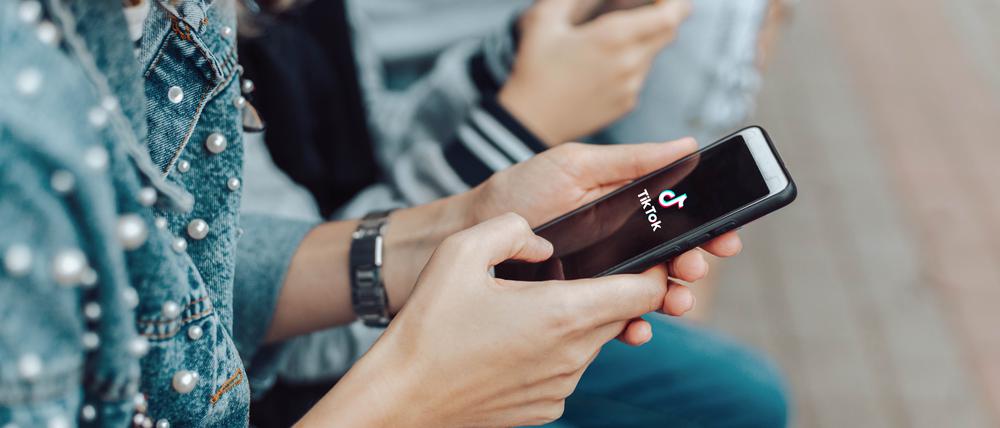 Viele junge Menschen verbrächten auf Tiktok mehr Zeit als in anderen sozialen Netzwerken.