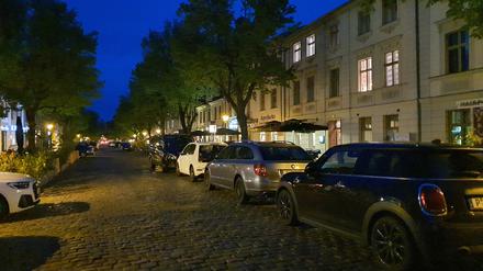 Falschparker in der autoarmen Dortustraße in Potsdam.