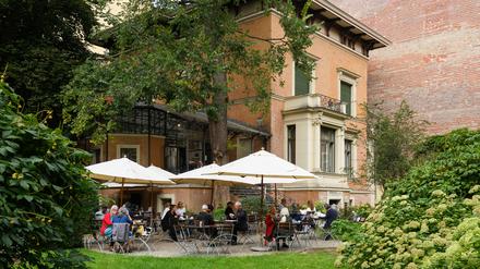 Historistische Oase in Ku’dammnähe. Das Literaturhaus Berlin in der Fasanenstraße 23 wurde 1986 als erstes seiner Art in Deutschland gegründet.