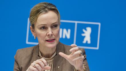 ARCHIV - 09.01.2024, Berlin: Manja Schreiner (CDU), Verkehrssenatorin, spricht bei einer Pressekonferenz. (zu dpa: «Schreiner: Taxi-Festpreise kommen im Sommer») Foto: Joerg Carstensen/dpa +++ dpa-Bildfunk +++