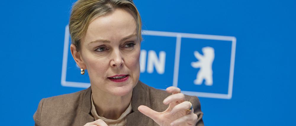 ARCHIV - 09.01.2024, Berlin: Manja Schreiner (CDU), Verkehrssenatorin, spricht bei einer Pressekonferenz. (zu dpa: «Schreiner: Taxi-Festpreise kommen im Sommer») Foto: Joerg Carstensen/dpa +++ dpa-Bildfunk +++