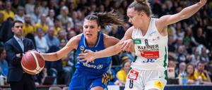 Albas Frauen um Theresa Simon (l.) stehen vor dem Titel.