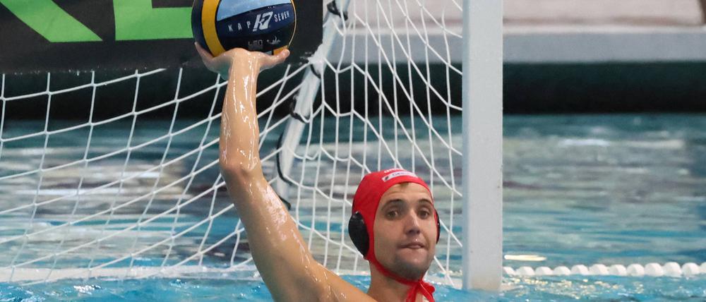 Torwart Laszlo Baksa wird nun doch bei Spandau 04 weitermachen.