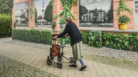 In Krankenhäusern in dünn besiedelten Gebieten ist mehr Platz für ältere Menschen als für Neugeburten.