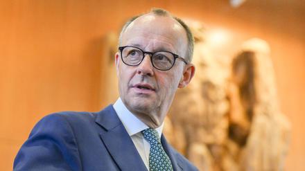 Friedrich Merz, Bundesvorsitzender der CDU und Vorsitzender der CDU Bundestagsfraktion, wartet im Bundesverfassungsgericht auf den Beginn der Verhandlung über die Wahlrechtsreform der Ampel-Koalition. (Archivbild vom 23.4.2024)