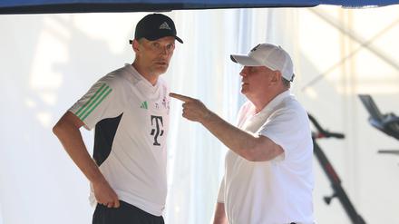 Uli Hoeneß hat die gerade erst wieder eingekehrte Ruhe beim FC Bayern empfindlich gestört und Thomas Tuchel verärgert.
