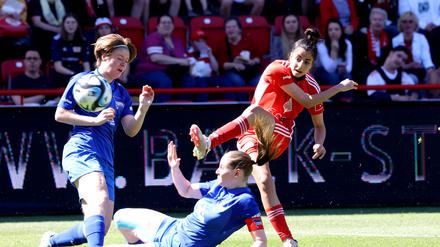 Sarah Abu Sabbah (rechts) erzielte das 1:0 für Union und legte später noch zwei weitere Treffer nach. 
