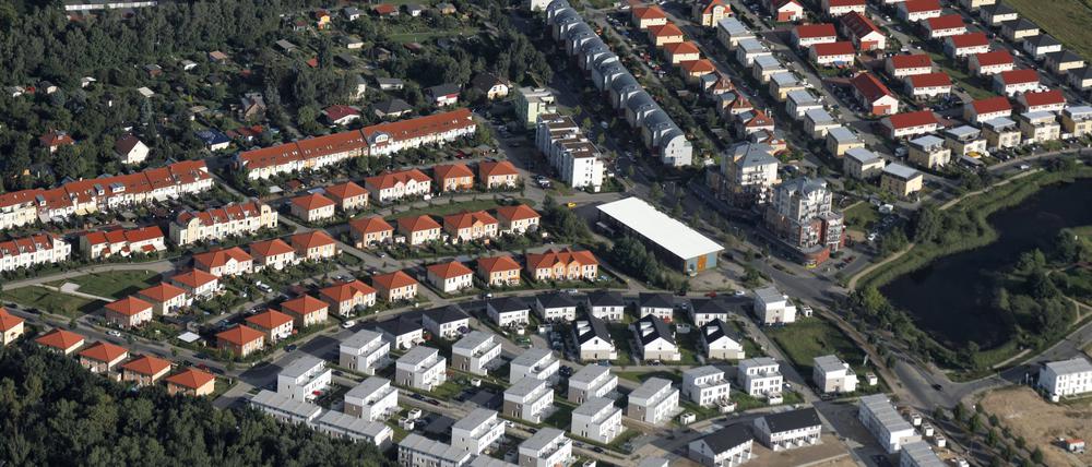 Neubausiedlungen wie diese in Teltow, an der Südwestgrenze Berlins, sind attraktiv für Zuzügler aus der Hauptstadt.