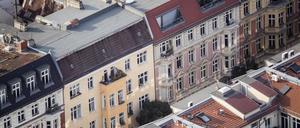 Gewohnt wird immer. Hier Häuser  in Berlin-Mitte, vom Berliner Fernsehturm aus gesehen. 