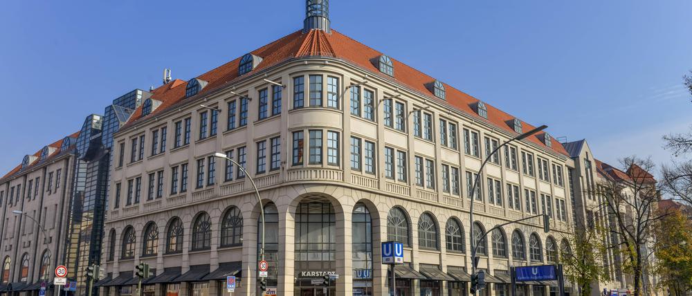 Als das Kaufhaus 1913 errichtet wurde, war Tempelhof noch ein Vorort der Hauptstadt. Der heutige Tempelhofer Damm hieß damals Berliner Straße.