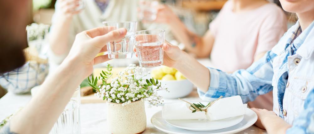 Mit Wasser anstoßen? Das traditionelle Weingeschenk blieb aus. 
