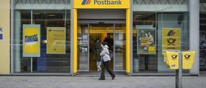 Die Postbank-Filiale in der Joachimsthaler Straße wird künftig keine Postdienstleistungen mehr anbieten.
