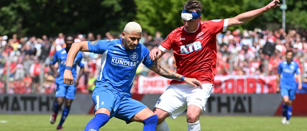 Im vergangenen Jahr gewann der TuS Makkabi im Finale 3:1 nach Verlängerung gegen Sparta (rote Trikots). In diesem Jahr sind die Lichtenberger im Halbfinale leicht favorisiert.