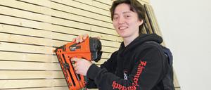 Lilly A. (19 Jahre) lässt sich bei der Zimmerei Feuerbach zur Zimmerin ausbilden. 