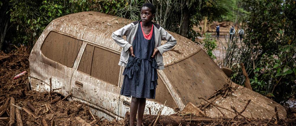 Aufgrund eines Dammbruchs sind in Kenia mindestens 42 Menschen ums Leben gekommen. Seit März 2024 sind über 140 Kenianer:innen an den Folgen der Überschwemmungen gestorben.