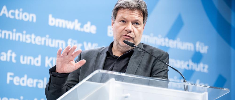 Robert Habeck (Bündnis 90/Die Grünen), Bundesminister für Wirtschaft und Klimaschutz, nimmt an einer Pressekonferenz zum Thema Fortschritt bei der Energiewende teil.