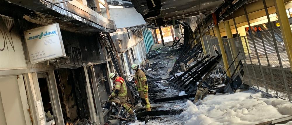 Die nördliche Ladenpassage am U-Bahnhof Onkel Toms Hütte: Ein Bild der Zerstörung bot sich nach dem Großbrand im November 2020.