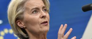 Die Präsidentin der Europäischen Kommission Ursula von der Leyen spricht während einer Pressekonferenz auf einem EU-Gipfel.