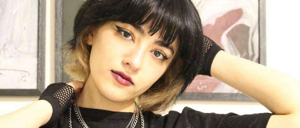 Nika Shakarami, eine 16-jährige Demonstration, die wohl von iranischen Sicherheitsbehörden ermordet wurde.