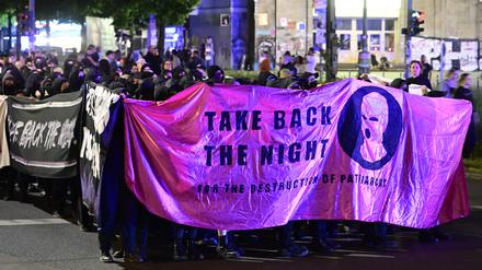 Teilnehmerinnen der queerfeministischen Demonstration „Take Back The Night“. 