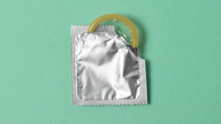 Menschen ab 50 Jahren sind sexuell aktiver und infizieren sich deshalb auch öfter mit sexuell übertragbaren Krankheiten.