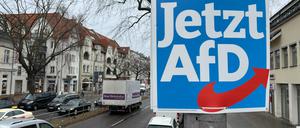 Wahlplakat in Zehlendorf 2024: Der AfD-Bezirksverband Steglitz-Zehlendorf tendiert weit nach rechts.