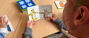 Vorlesen und zusammen Spielen gehört zum Projekt dazu.