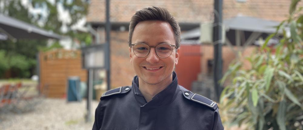 David Jahn, Mitglied der BVV Reinickendorf, schult jetzt von Lehrer auf Feuerwehrmann um.