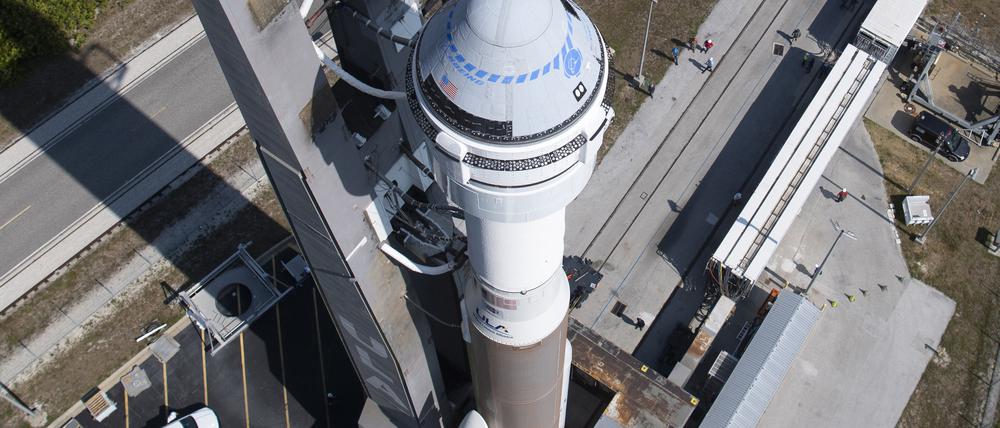Das auf einer Atlas-V-Rakete der United Launch Alliance montierte CST-100 Starliner-Raumschiff von Boeing.