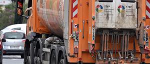 Potsdam, 15.04.2024, Lokales, Stadtbilder, Müllabfuhr, Muellabfuhr, Müllwagen Müllfahrzeug, Muellwagen Muellfahrzeug, Lkw, STEP, Symbolfoto, Foto: Ottmar Winter PNN ACHTUNG: Foto ist ausschließlich für redaktionelle Berichterstattung der PNN und des TGSP! Eine kommerzielle Nutzung, z.B. Werbung, ist ausgeschlossen. Die Weitergabe an nicht autorisierte Dritte, insbesondere eine weitergehende Vermarktung über Bilddatenbanken, ist unzulässig.