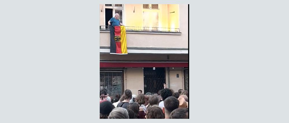Böllerexplosion auf dem Balkon des 87-Jährigen.