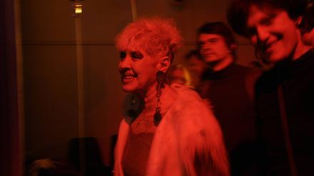 Monika Döring in ihrem Ex-Club Loft bei einem Konzert von Amon Düül II.