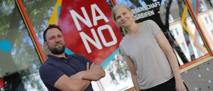 Sebastian Zimmermann (Leiter Nano) und Tuulia Faber (Sprecherin Kinderwelt GmbH) vor dem Nano.