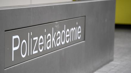 Eingangschild Polizeiakademie.