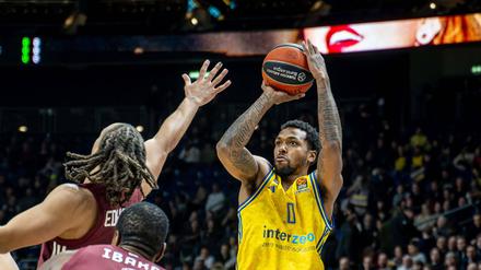 Sterling Brown (rechts) will es dem Frauenteam gleichtun und mit Alba Deutscher Meister werden.