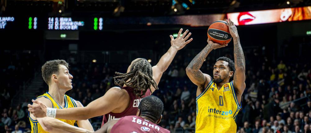 Sterling Brown (rechts) will es dem Frauenteam gleichtun und mit Alba Deutscher Meister werden.