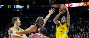 Sterling Brown (rechts) will es dem Frauenteam gleichtun und mit Alba Deutscher Meister werden.