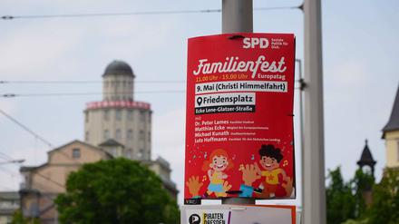 In Sachsen werden vermehrt Plakatier-Teams angegriffen. Der SPD-Spitzenkandidat zur Europawahl, Matthias Ecke, wurde dabei am Freitagabend schwer verletzt und muss operiert werden. 
