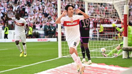 Stuttgarts Wooyeong Jeong freut sich über seinen Treffer zum 2:1 gegen den FC Bayern.
