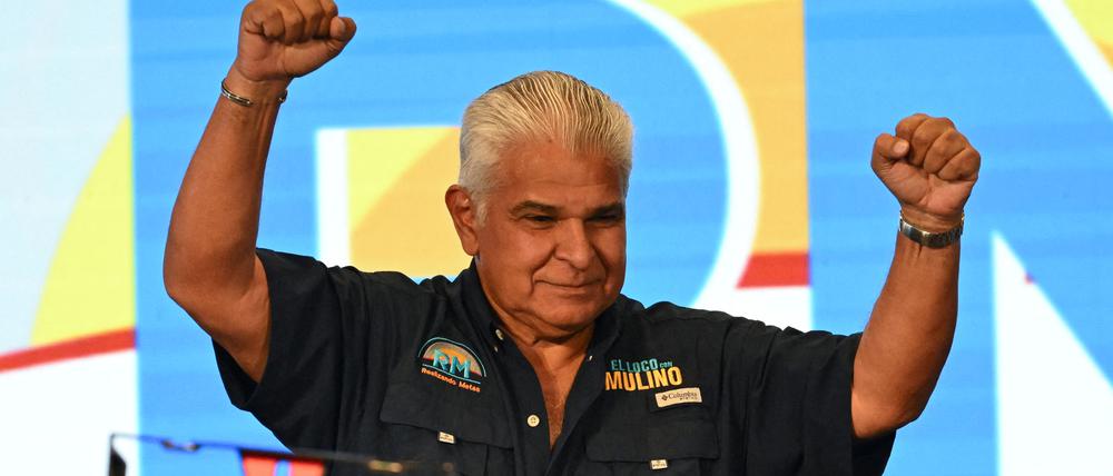 Präsidentschaftskandidat José Raul Mulino feiert seinen Sieg nach der Präsidenten- und Parlamentswahl in Panama neben Marta Linares de Martinelli, der Ehefrau des verurteilten Ex-Präsidenten R. Martinelli.